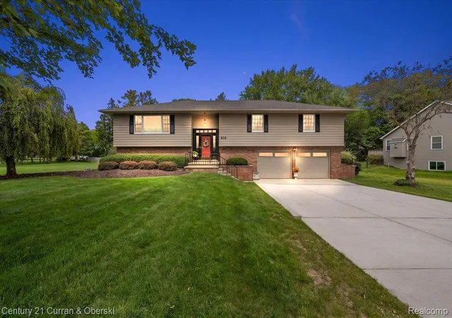 Photo 1 of Single family home for sale at 219 E Caledonia St, Howell, MI 48843 | MLS# 20261071952 | Listing updated on 2026-09-17