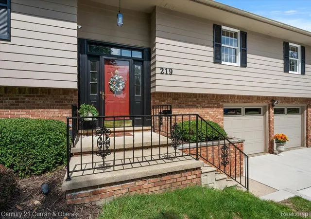Photo 3 of Single family home for sale at 219 E Caledonia St, Howell, MI 48843 | MLS# 20261071952 | Listing updated on 2026-09-17
