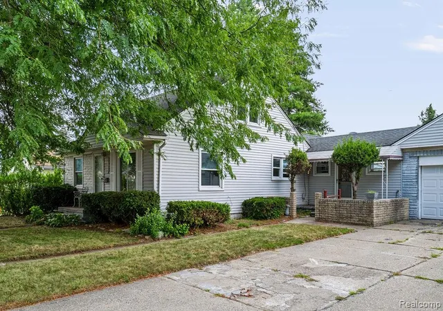 Photo 2 of Single family home for sale at 27114 Baldwin Ave, Warren, MI 48092 | MLS# 20261071954 | Listing updated on 2026-09-09