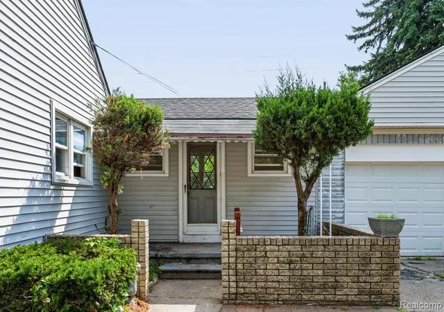 Photo 3 of Single family home for sale at 27114 Baldwin Ave, Warren, MI 48092 | MLS# 20261071954 | Listing updated on 2026-09-09