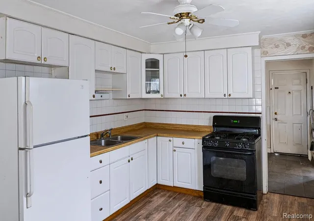 Photo 4 of Single family home for sale at 27114 Baldwin Ave, Warren, MI 48092 | MLS# 20261071954 | Listing updated on 2026-09-09