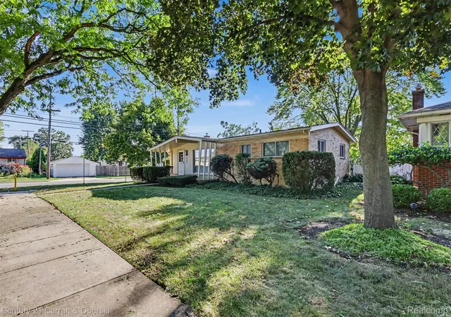 Photo 3 of Single family home for sale at 4203 Manor Ave, Royal Oak, MI 48073 | MLS# 20261071958 | Listing updated on 2026-09-11