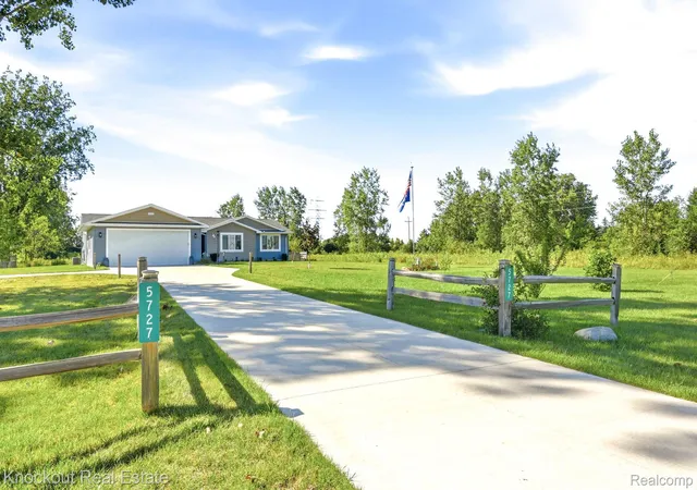 Photo 3 of Single family home for sale at 5727 Mackinaw Rd, Saginaw, MI 48604 | MLS# 20261071960 | Listing updated on 2026-09-09