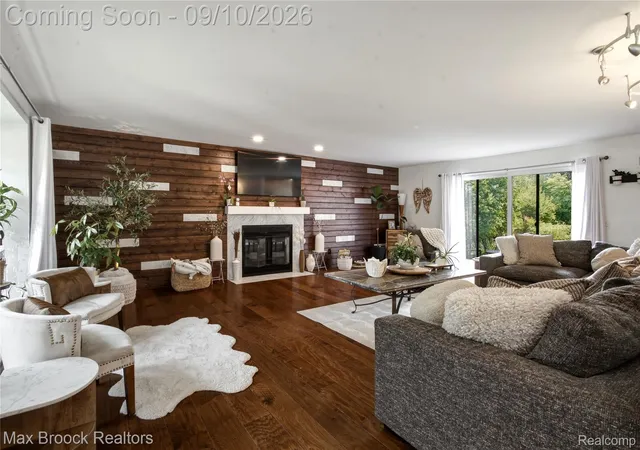 Photo 3 of Single family home for sale at 3845 Shellmarr Ln, Bloomfield Hills, MI 48302 | MLS# 20261071962 | Listing updated on 2026-09-10