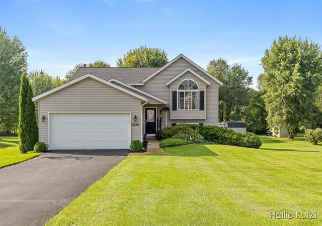 Photo 1 of Sale Pending at 1226 S Hill Dr, Sparta, MI 49345 | MLS# 65026047526 | Listing updated on 2026-09-10