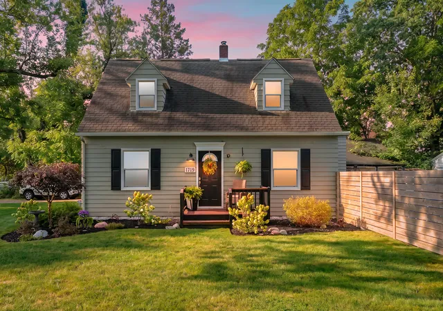 Photo 1 of Sale Pending at 1719 Alamo Ave, Kalamazoo, MI 49006 | MLS# 66026047529 | Listing updated on 2026-09-17
