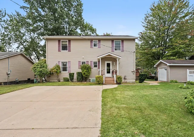 Photo 3 of Single family home for sale at 17077 Blackfoot Trl, Howard City, MI 49329 | MLS# 65026047532 | Listing updated on 2026-09-16