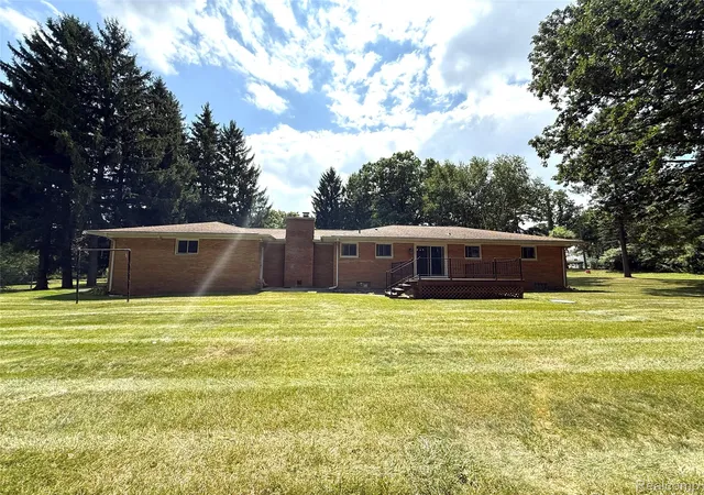 Photo 4 of Single family home for sale at 25 E Oakwood Rd, Oxford, MI 48371 | MLS# 20261071986 | Listing updated on 2026-09-09