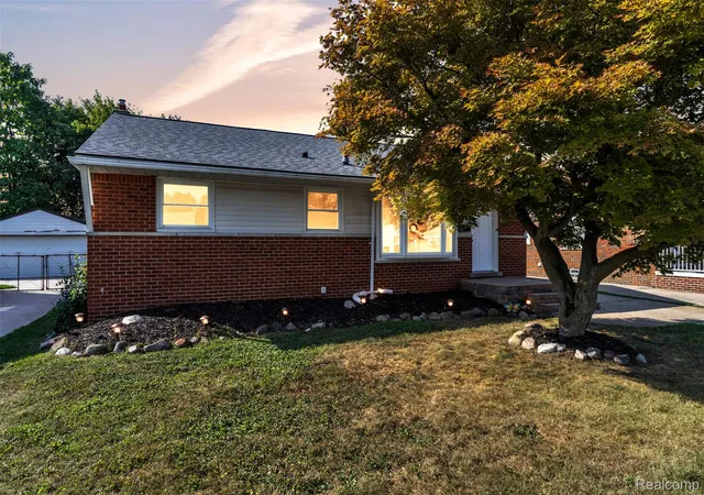 Photo 1 of Single family home for sale at 27629 Windsor St, Garden City, MI 48135 | MLS# 20261071990 | Listing updated on 2026-09-11