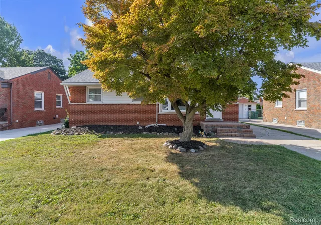 Photo 2 of Single family home for sale at 27629 Windsor St, Garden City, MI 48135 | MLS# 20261071990 | Listing updated on 2026-09-11