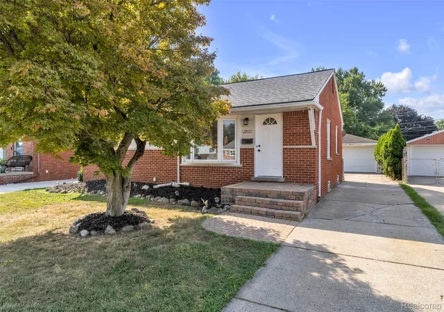Photo 3 of Single family home for sale at 27629 Windsor St, Garden City, MI 48135 | MLS# 20261071990 | Listing updated on 2026-09-11