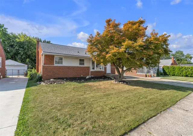 Photo 4 of Single family home for sale at 27629 Windsor St, Garden City, MI 48135 | MLS# 20261071990 | Listing updated on 2026-09-11
