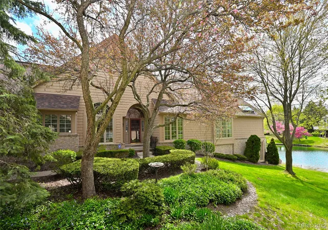Condo for sale at 618 Deauville Ln, Bloomfield Hills, MI 48304 | MLS# 20261071997