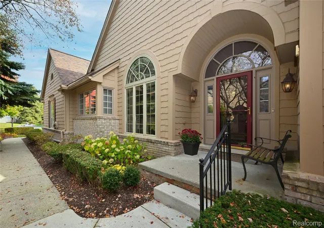 Photo 3 of Condo for sale at 618 Deauville Ln, Bloomfield Hills, MI 48304 | MLS# 20261071997 | Listing updated on 2026-10-27