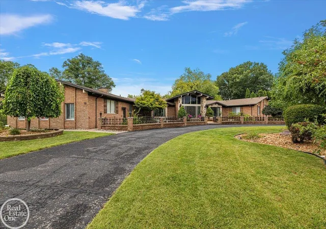 Photo 3 of Single family home for sale at 21266 Balfour St, Clinton Township, MI 48036 | MLS# 58050221074 | Listing updated on 2026-09-08
