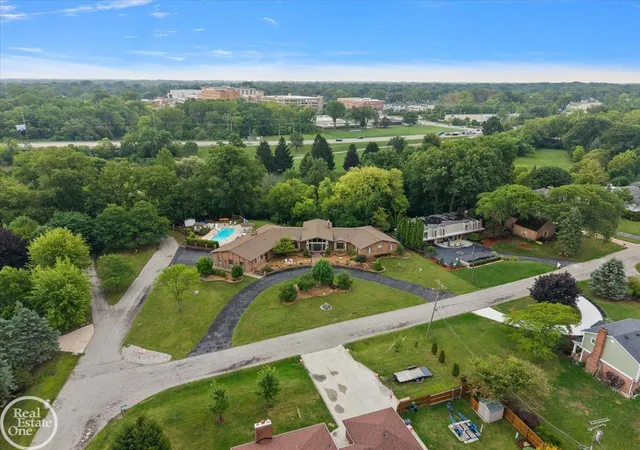 Photo 4 of Single family home for sale at 21266 Balfour St, Clinton Township, MI 48036 | MLS# 58050221074 | Listing updated on 2026-09-08