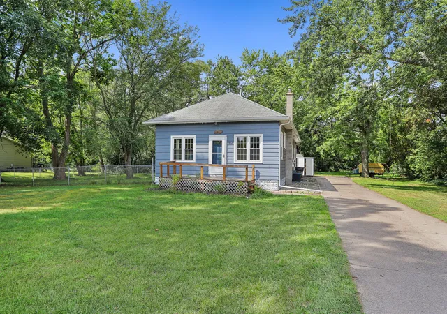 Photo 3 of Single family home for sale at 1982 Fairplain Ave, Benton Harbor, MI 49022 | MLS# 69026047538 | Listing updated on 2026-09-11