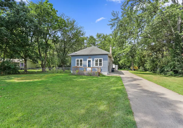 Photo 3 of Single family home for sale at 1982 Fairplain Ave, Benton Harbor, MI 49022 | MLS# 69026047538 | Listing updated on 2026-09-11