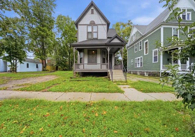Photo 1 of Single family home for sale at 712 W Walnut St, Kalamazoo, MI 49007 | MLS# 71026047539 | Listing updated on 2026-09-08
