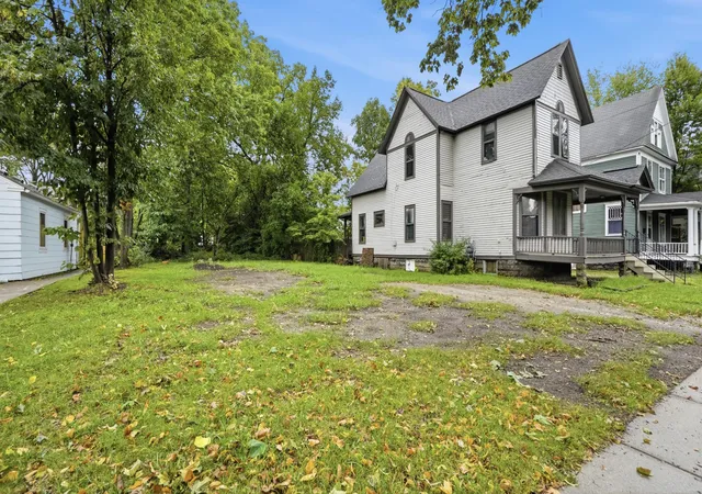 Photo 3 of Single family home for sale at 712 W Walnut St, Kalamazoo, MI 49007 | MLS# 71026047539 | Listing updated on 2026-09-08