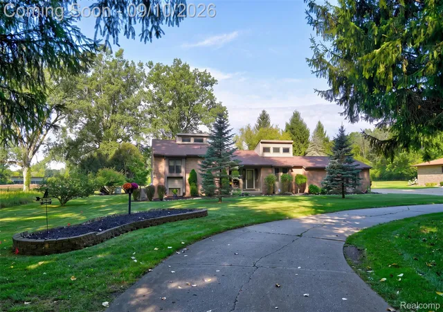 Photo 3 of Single family home for sale at 2363 N Linden Rd, Flint, MI 48504 | MLS# 20261072009 | Listing updated on 2026-09-15