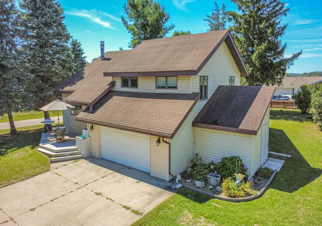 Photo 2 of Single family home for sale at 1030 N Par Dr, Weidman, MI 48893 | MLS# 65026047543 | Listing updated on 2026-09-09