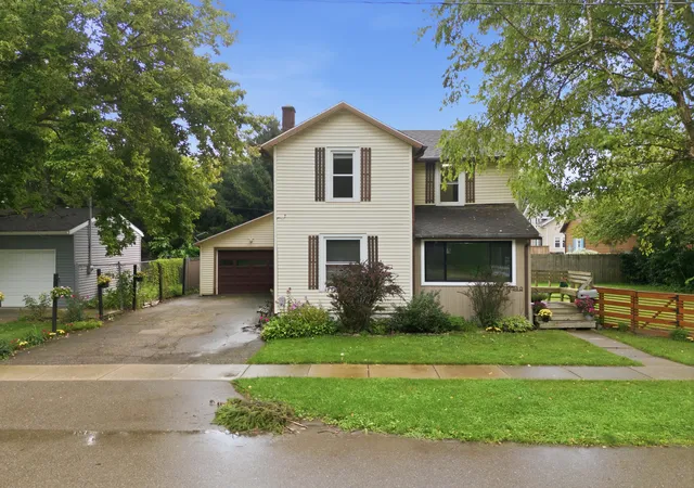 Single family home for sale at 110 N Pearl St, Vicksburg, MI 49097 | MLS# 66026047541