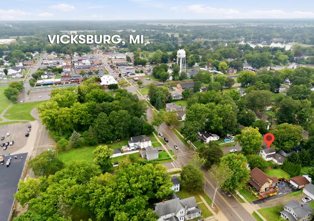 Photo 3 of Single family home for sale at 110 N Pearl St, Vicksburg, MI 49097 | MLS# 66026047541 | Listing updated on 2026-09-14