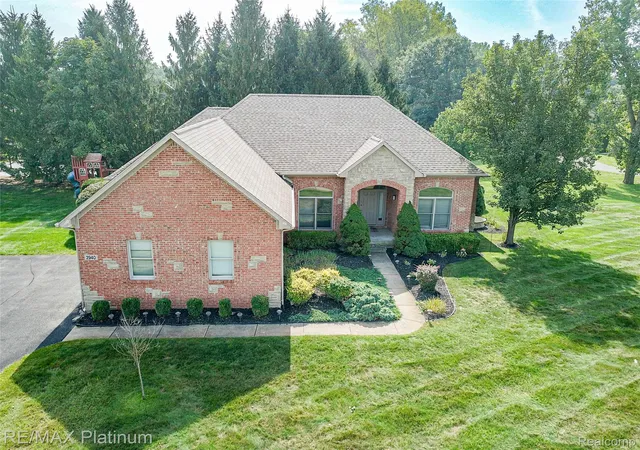 Photo 1 of Single family home for sale at 2940 Dana Pointe Dr, Pinckney, MI 48169 | MLS# 20261072019 | Listing updated on 2026-09-11