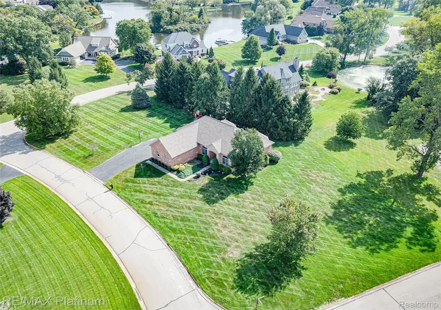 Photo 3 of Single family home for sale at 2940 Dana Pointe Dr, Pinckney, MI 48169 | MLS# 20261072019 | Listing updated on 2026-09-11