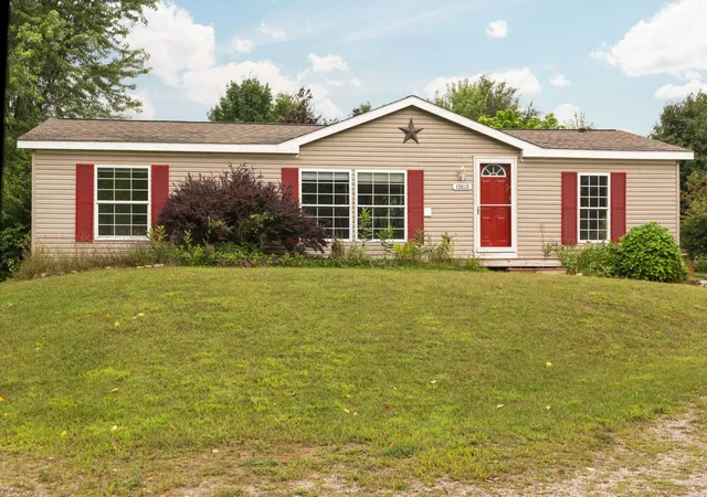 Photo 37 of Single family home for sale at 10810 S Orchard Way, Traverse City, MI 49684 | MLS# 78080073313 | Listing updated on 2026-09-11