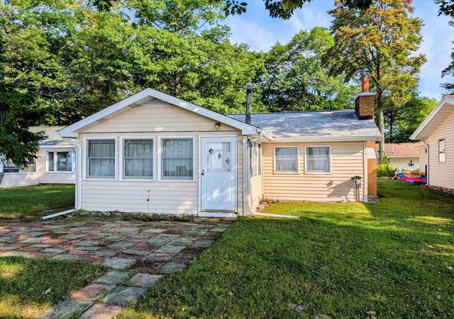 Photo 1 of Single family home for sale at 4092 E Michigan Ave, Au Gres, MI 48703 | MLS# 77080073316 | Listing updated on 2026-09-23