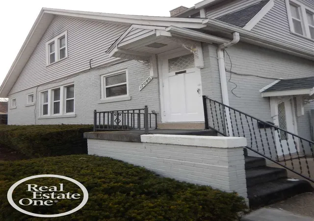 Listing Photo 4 - Condo for sale in building located at 713 Saint Clair St, Grosse Pointe, MI 48230