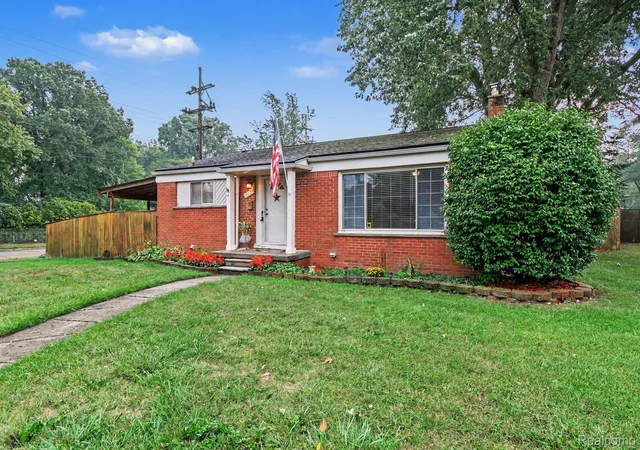 Photo 2 of Single family home for sale at 19725 Maplewood St, Livonia, MI 48152 | MLS# 20261072041 | Listing updated on 2026-09-12