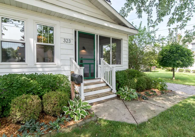 Photo 3 of Single family home for sale at 323 N Lewis St, Saline, MI 48176 | MLS# 81026047554 | Listing updated on 2026-09-10