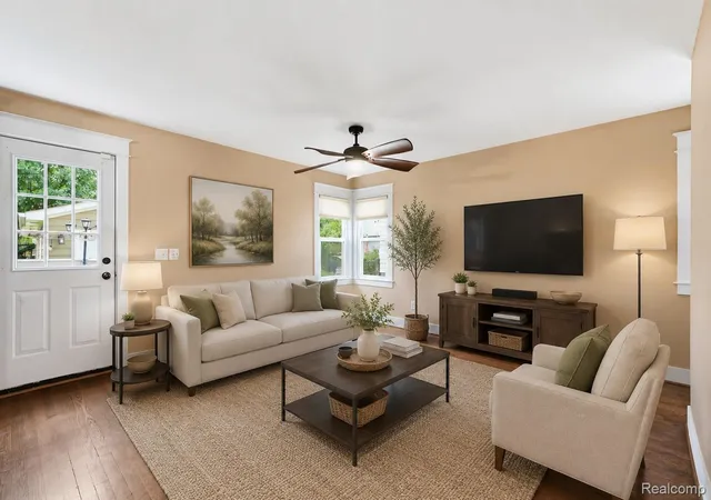 Photo 4 of Single family home for sale at 1223 Greenleaf Dr, Royal Oak, MI 48067 | MLS# 20261072045 | Listing updated on 2026-10-04