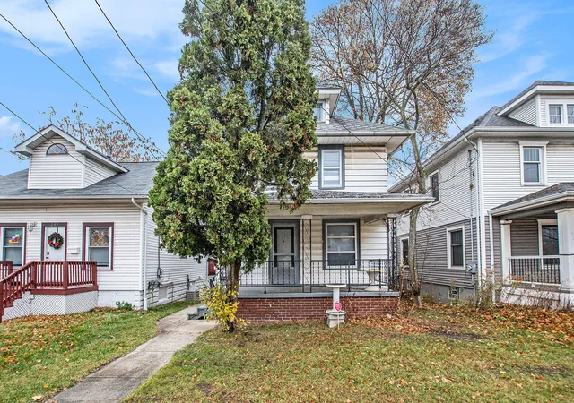 Photo 2 of Multi family home for sale at 209 E Mount Hope Ave, Lansing, MI 48910 | MLS# 65026047561 | Listing updated on 2026-09-09