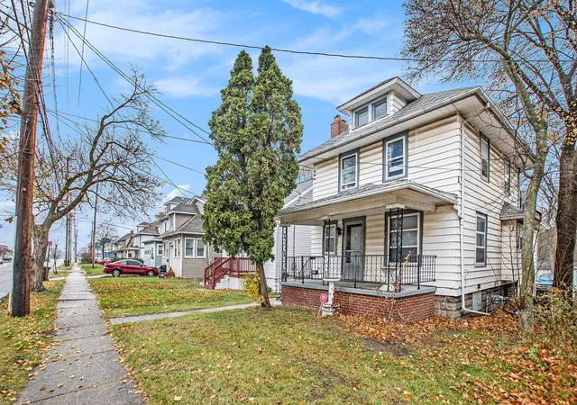Photo 3 of Multi family home for sale at 209 E Mount Hope Ave, Lansing, MI 48910 | MLS# 65026047561 | Listing updated on 2026-09-09