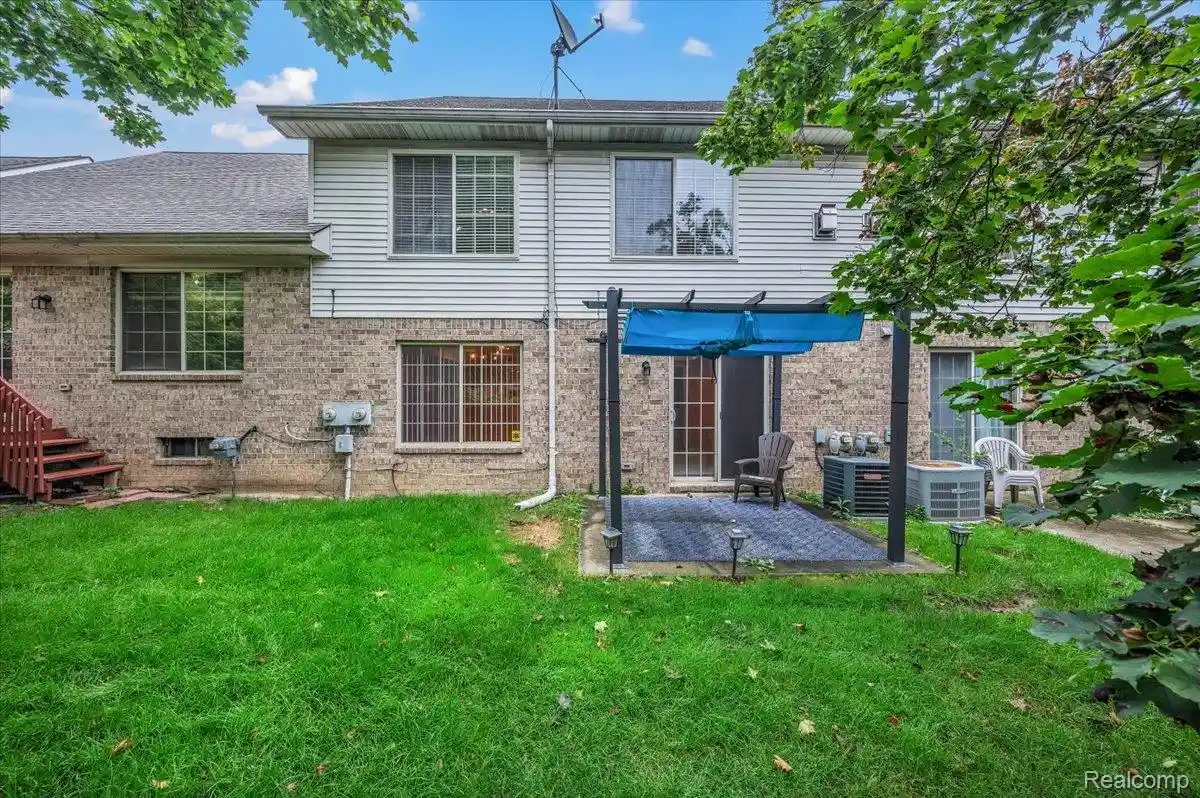 Listing Photo 30 - Condo for sale in 30881 Lee Frank Ln located at 30881 Lee Frank Ln, Madison Heights, MI 48071 - Unit 30881 Lee Frank Ln