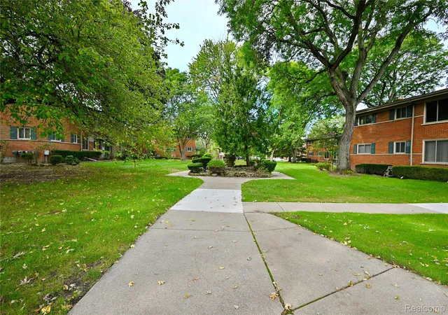 Listing Photo 2 - Condo for sale in building located at 1155 Derby Rd, Birmingham, MI 48009 - Unit #4