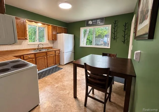 Photo 4 of Single family home for sale at 3131 W Maple Ave, Flint, MI 48507 | MLS# 20261072062 | Listing updated on 2026-09-11