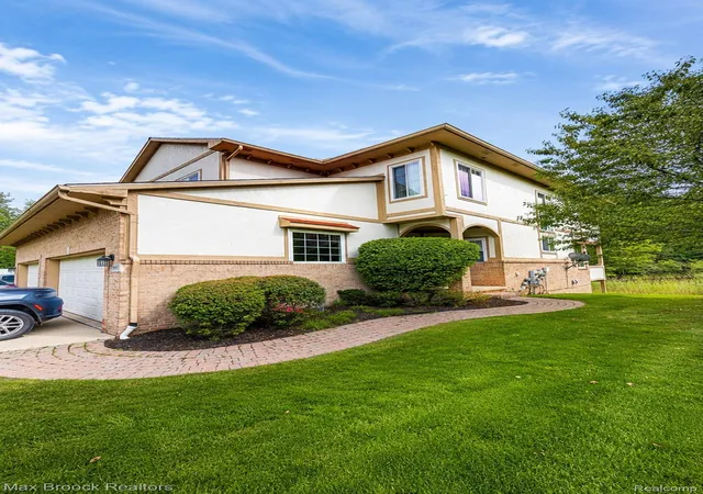Condo for sale at 5995 Bella Vista Dr, West Bloomfield, MI 48322 | MLS# 20261072078