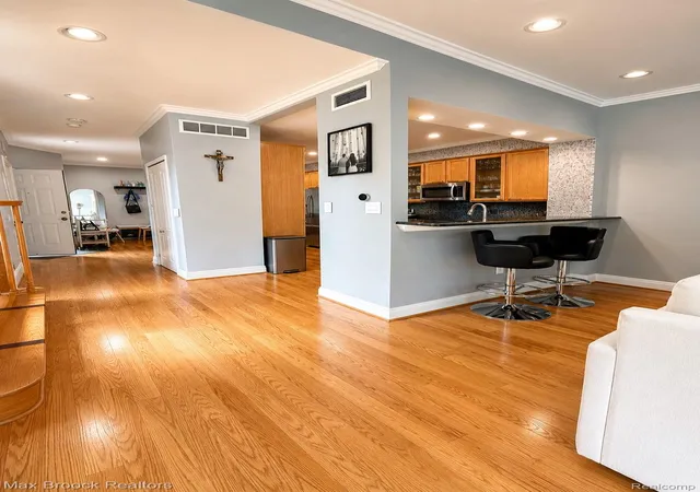 Photo 2 of Condo for sale at 5995 Bella Vista Dr, West Bloomfield, MI 48322 | MLS# 20261072078 | Listing updated on 2026-09-13