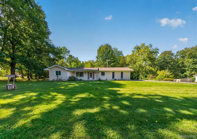 Photo 1 of Single family home for sale at 4065 Marwood Dr, Howell, MI 48855 | MLS# 20261072079 | Listing updated on 2026-10-26