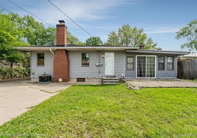Photo 2 of Single family home for sale at 8909 Shannon Dr, Sterling Heights, MI 48314 | MLS# 20261072082 | Listing updated on 2026-09-18