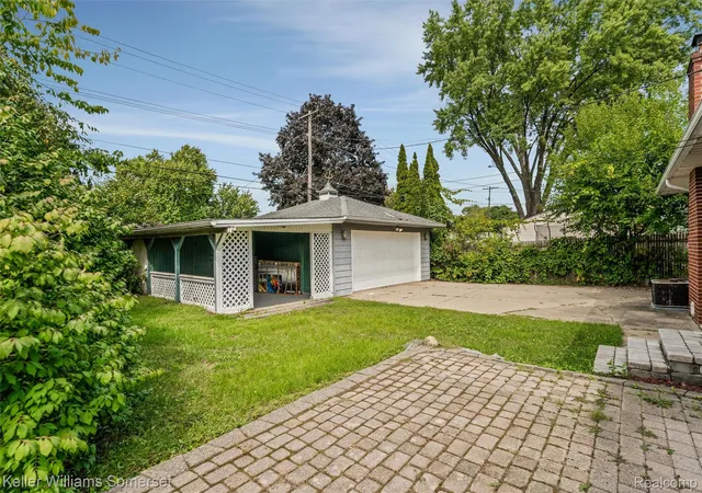 Photo 3 of Single family home for sale at 8909 Shannon Dr, Sterling Heights, MI 48314 | MLS# 20261072082 | Listing updated on 2026-09-18