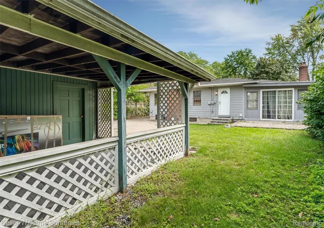 Photo 3 of Single family home for sale at 8909 Shannon Dr, Sterling Heights, MI 48314 | MLS# 20261072082 | Listing updated on 2026-09-18