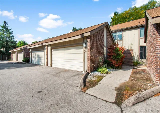 Photo 2 of Condo for sale at 7387 Radcliff Dr #47, West Bloomfield, MI 48322 | MLS# 20261072083 | Listing updated on 2026-09-09