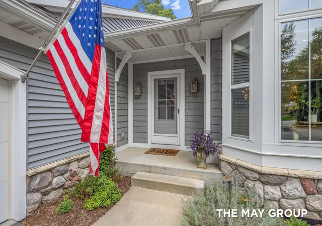 Photo 2 of Condo for sale at 2431 Summit Ridge Dr Ne, Grand Rapids, MI 49505 | MLS# 65026047565 | Listing updated on 2026-09-10