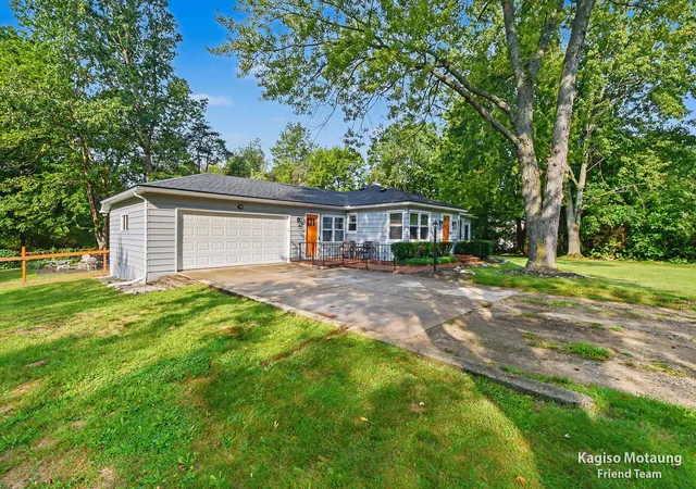 Photo 3 of Single family home for sale at 4621 Whitneyville Ave SE, Ada, MI 49301 | MLS# 65026047570 | Listing updated on 2026-09-14